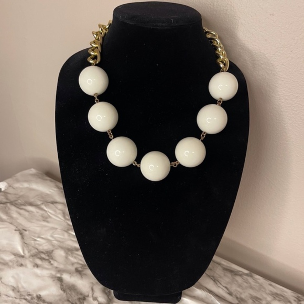 Vintage-Inspired White Statement Bead Necklace with Gold Chain